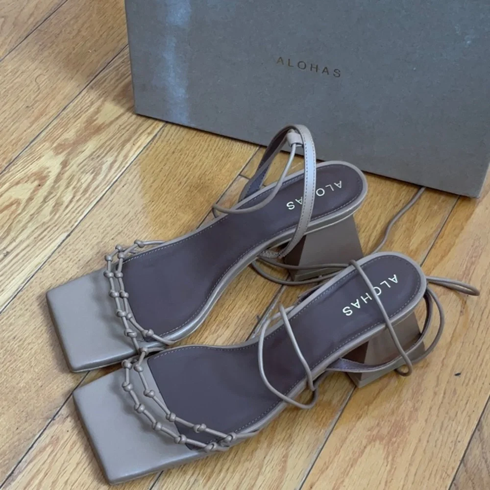 ALOHAS juniper Sandal in Camel, EU: Size 38